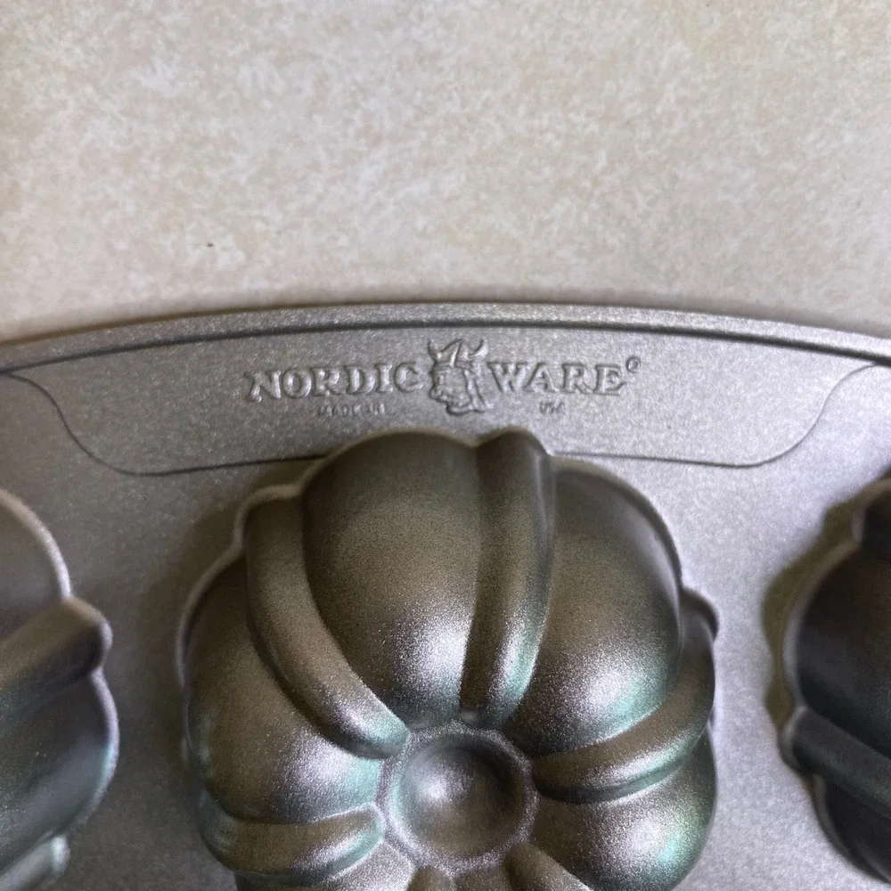 Nordic Ware Bundt Brownie Pan 12 Cavity Cast Aluminum Nonstick Gray USA Made